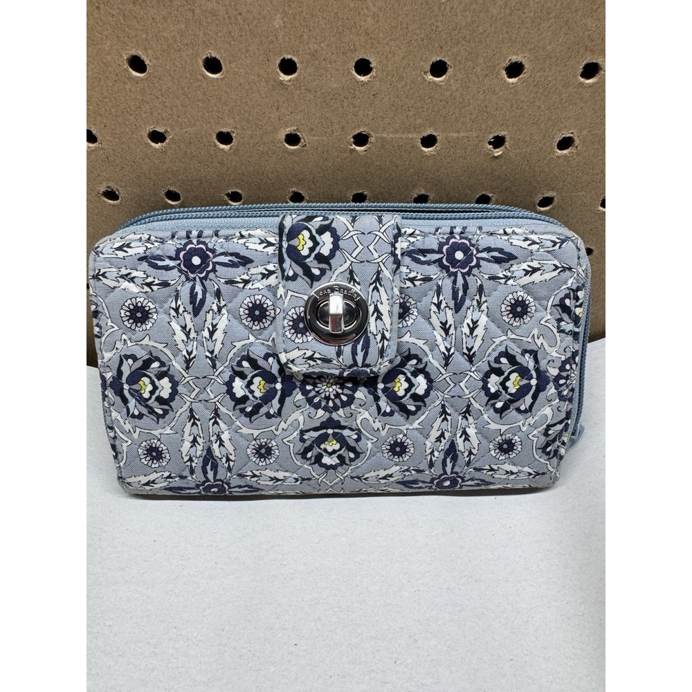 Vera Bradley RFID Turnlock Wallet‎ in Plaza Tile Floral